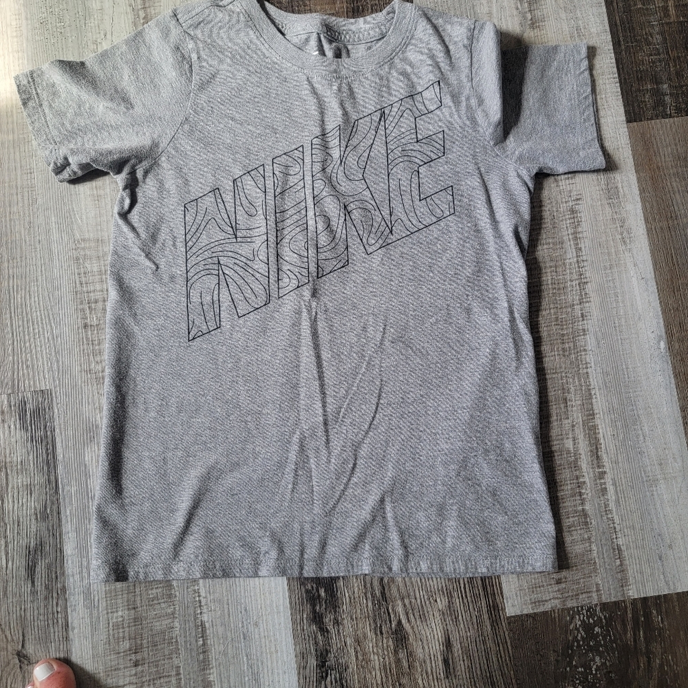 Boy's Nike tre
